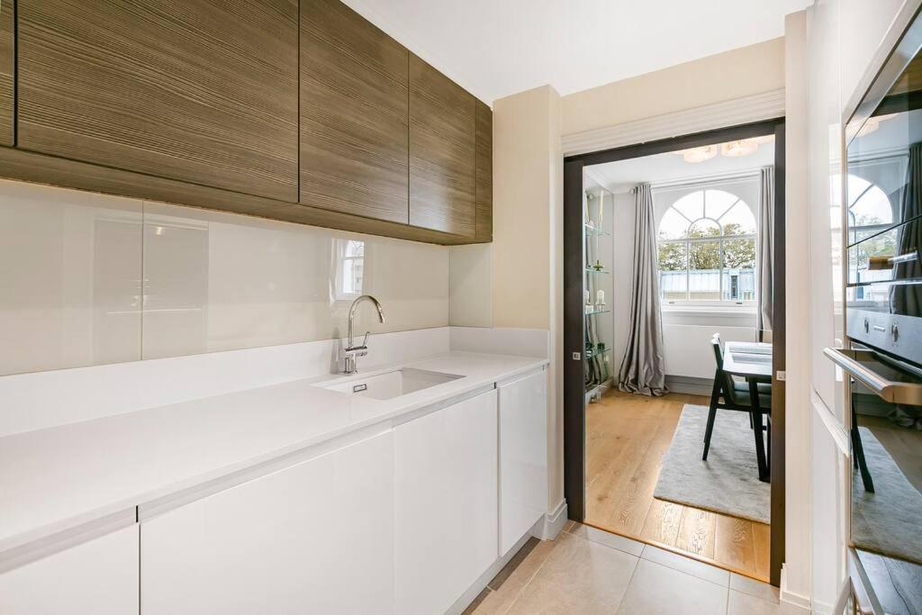 Penthouse Overlooking Hyde Park *
