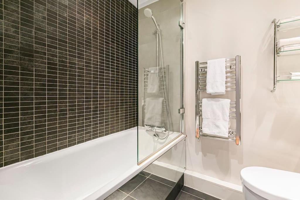 Apartment Penthouse Overlooking Hyde Park London